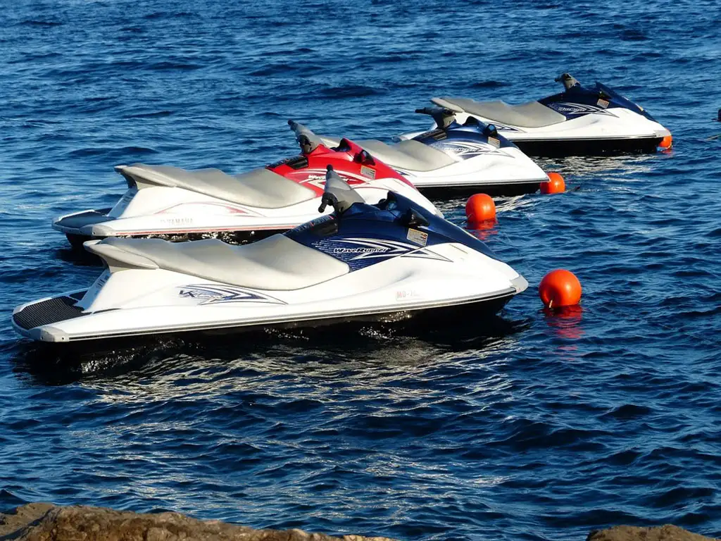 Hogyan történik a motorcsónak és jetski szállítása