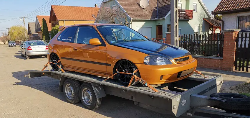 Tuning autók szállítása és mentése
